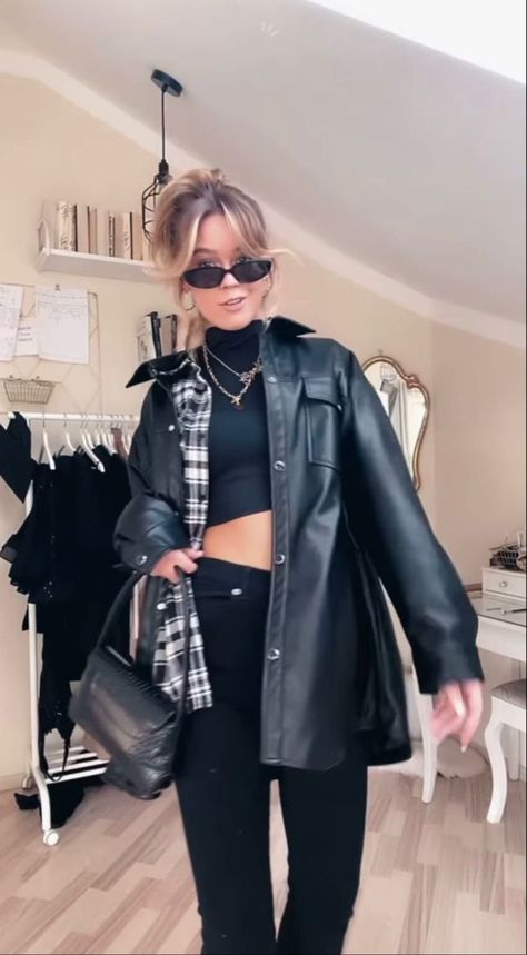 Jacket Flannel Outfit, Style Black Leather Jacket, Womens Leather Jacket Outfit, Layers Outfit, Flannel Outfit, Leather Jacket For Women, The Wombats, Leather Jacket Outfit, Jacket Outfit Women