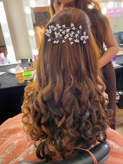 Style For Birthday, Hairstyles With Flowers, Hairstyles Party, Party Dress Classy, Birthday Hairstyles, Indian Bridal Hairstyles, Dress Classy, Party Hairstyles, Indian Bridal