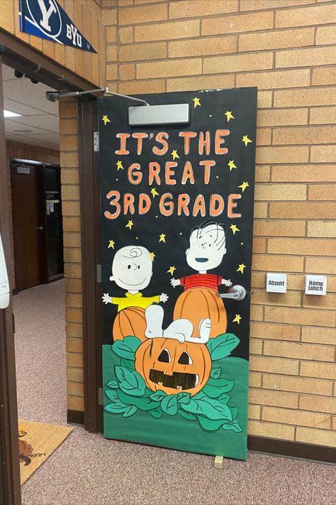 3rd Grade Classroom Door Ideas, September Door Decorations Classroom, Classroom Halloween Decorations, Halloween Door Decorations Classroom, Fall Classroom Door, Snoopy Classroom, Halloween Classroom Door, Halloween Classroom Decorations, Teaching Classroom Decor