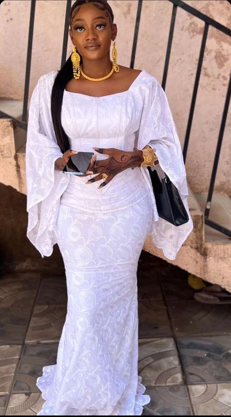 Senegalese Eid Outfits, White Bazin Styles For Women, African Bazin Styles For Women, Gambian Dresses, Bazin Styles, Lace Dress Classy, African Party Dresses, Black Women Dress, African Lace Styles