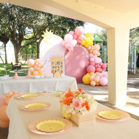 First Trip Around The Sun ☀️ Backdrop + Balloons + Favor Wall @janettloveshop Decor by mom @jennygekas #firsttriparoundthesun #firsttriparoundthesun☀️ #firsttriparoundthesunparty #firstbirthday #firsttriparoundthesuntheme #firsttriparoundthesunbackdrop #firstbirthdayparty #suntheme Sun Theme Centerpieces, First Trip Around The Sun Photoshoot, One In The Sun First Birthday Girl, First Trip Around The Sun Table Decor, First Trip Around The Sun Girl Birthday Party Girl, First Trip Around The Sun Backdrop, First Trip Around The Sun Girl, One In The Sun First Birthday, One Year Around The Sun Birthday