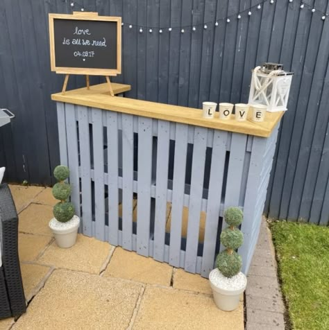 Garden Pallet Bar, Bar Pallet Ideas, Palet Bar, Palette Bar, Wooden Pallet Bar, Outdoor Garden Bar, Bar Palette, Pallet Bar Diy, Diy Outdoor Bar