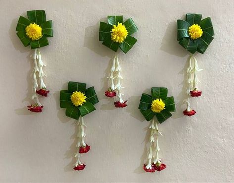 #pooja #flowers #mango #leaf Ashok Leaves Decoration, Palkhi Decoration, Mango Leaves Decoration Indian, Diwali Lakshmi Pooja Decoration Ideas, Mango Leaf Decorations, Sathyanarayana Pooja Decoration At Home, Pooja Background Decoration, Pooja Photography, Mango Leaf Toran