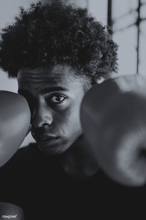 Boxer Training, Red Boxing Gloves, American Boxer, Afro Man, Foto Inspo, Mobile Phone Wallpaper, Black Afro, Afro Men, Ufc Fighter