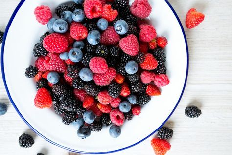 The 8 Healthiest Berry Varieties, According to Registered Dietitians Healthy Night Snacks, Blueberry Protein Pancakes, Night Time Snacks, Nutrient Packed Smoothies, Healthy Blueberry, Fiber Rich Foods, Preventative Health, Night Snacks, Registered Dietitian