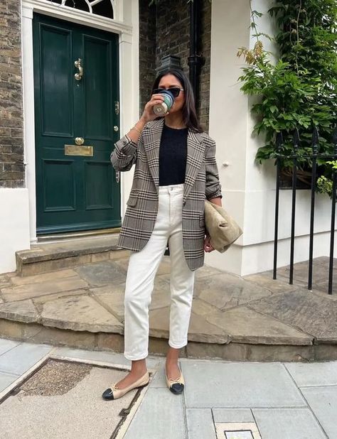 Business Casual Outfits You Need to Try in 2024 — No Time For Style Fashion Outfits 2024 Trends Summer, White Blazer Work Outfit, Smart Casual Winter Outfits Women, Winter Outfits Office, Summer Professional Outfit, Winter Office Outfits Women, Cute Blazer Outfits, Outfit Bautizo, Female Lawyer Fashion