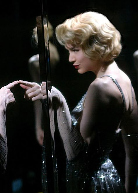 Renee Zellweger Chicago, Chicago 2002, Roxie Hart, Down With Love, Chicago Musical, Renée Zellweger, Veronica Sawyer, Renee Zellweger, People Poses