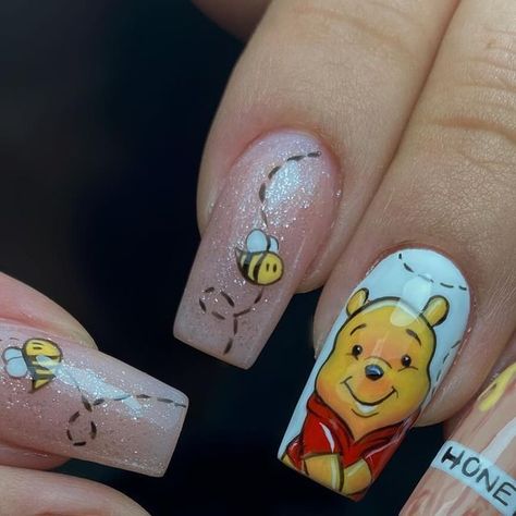 Lucy Lu | WINNIE POOH ❤️💛 Retoque de acrílico y esmaltado semipermanente con diseño hecho a mano ✨ . . . . . . .  #uñasdecoradas #decoraciondeuñas... | Instagram Winnie The Pooh Nails Acrylic, Pooh Nails, Winnie The Pooh Nails, Disney Nails, Winnie The Pooh, Acrylic Nails, Nail Designs, Nail Art, Nails