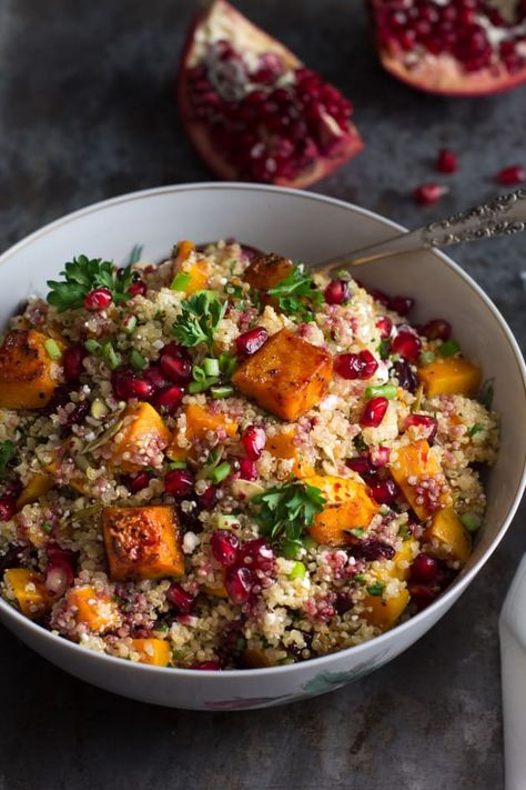 Roasted Butternut Squash Quinoa Salad Pic Squash Quinoa Salad, Butternut Squash Quinoa Salad, Cookies Banane, Resep Vegan, Squash Quinoa, Butternut Squash Quinoa, Salad Quinoa, Plats Healthy, Resep Salad