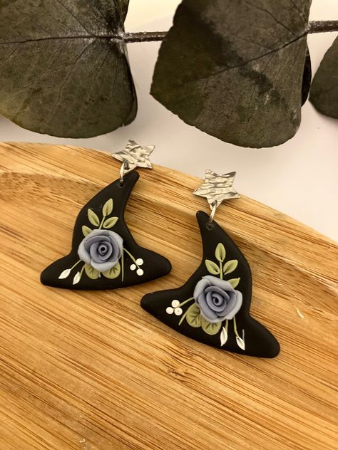 Halloween Earrings. Stainless Steel Findings, Light Weight Earrings Clay Witch Hat Earrings, Clay Witch Hat, Witch Hat Earrings, Clay Witch, Earring Art, 3d Earrings, Clay Buttons, Clay Rose, Halloween Clay