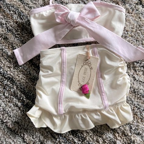 Joyfolie Swimsuit Size 2t Girls Nwt Cream Color With Light Pink Accents 2 Piece Style Skirted Bottom Cute Pink Swimsuit, Frilly Bathing Suit, Pink Swimsuits, Makeup Palette Collection, Y2k Swimsuit, Vintage Bathing Suits, Teenage Girl Outfit, Pink Accents, Kids Swimming