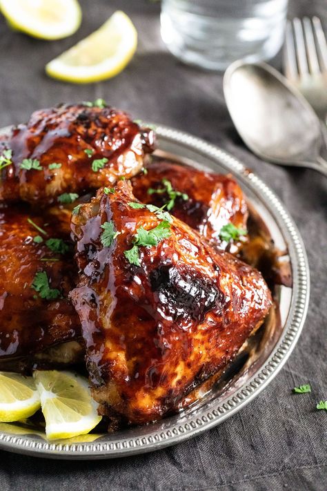 Honey Chicken Thighs, Honey Baked Chicken, Honey Glazed Chicken, Honey Baked, Broiled Chicken, Sweet Chicken, Blackened Chicken, Recipe Tin, Chicken Thigh Recipes Baked