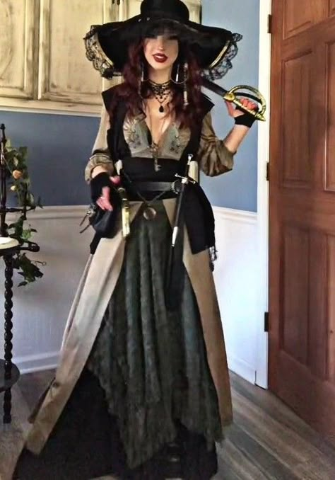 Pirate Dress Aesthetic, Pirate Girl Aesthetic, Pirate Aesthetic Outfit, Pirate Outfit Women, Pirate Aesthetic, Ren Faire Outfits, Pirate Dress, Pirate Cosplay, Female Pirate Costume