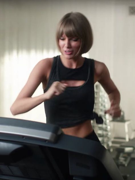 Taylor Swift Hates Cardio as Much as You Do Taylor Swift Treadmill, Commercial Break Workout, Taylor Swift Workout, Apple Commercial, Getting Back In Shape, Running On Treadmill, Workout Music, Taylor Swift 1989, Celebrity Art