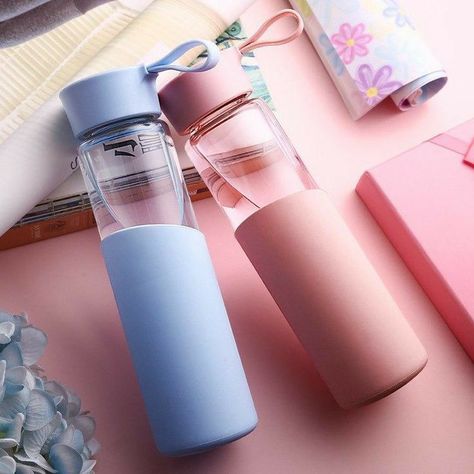 Trendy Water Bottles, Drinking Water Bottle, Creative Christmas Gifts, Cool School Supplies, Cute Water Bottles, Cute School Supplies, Botol Air, Glass Water Bottle