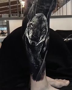 Mind-blowing black and grey realism Anubis leg tattoo by @eliot.kohek. Click on the image to see the whole video. Tattoo Ideas Viking, Eliot Kohek, Tatau Tattoo, 12 Tattoos, Egyptian Tattoo Sleeve, Anubis Tattoo, Evil Tattoos, Egypt Tattoo, Fusion Ink