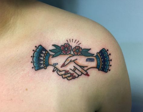 Traditional Handshake Tattoo, Sister Friend Tattoos, Handshake Tattoo, Hand Holding Tattoo, Rad Tattoos, Marriage Tattoos, Logo Garden, Neo Tattoo, Bottle Tattoo