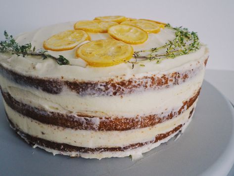 Lemon blueberry thyme cake with mascarpone frosting – earl grey thursday Thyme Cake, Cake With Mascarpone Frosting, Candied Lemon Slices, Cake With Mascarpone, Piping Frosting, Mascarpone Frosting, Beach Food, Cream Cheese Eggs, Cake Cheesecake