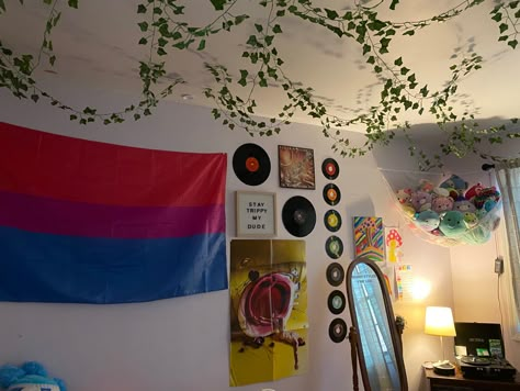 Ceiling Decor Aesthetic, Flag On Ceiling, Pride Flag Aesthetic Room, Pride Flag Bedroom Aesthetic, Pride Bedroom Ideas, Lesbian Flag Bedroom, Lgbtq Room Ideas, Pride Flag In Room Aesthetic, Flags In Bedroom