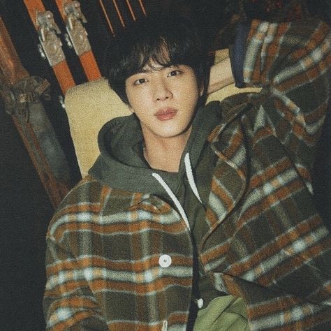 80s Aesthetic Wallpaper Vintage, Jin Aesthetic Boyfriend Material, Bts Fall Aesthetic, Jin Vintage Aesthetic, Jin Brown Aesthetic, Jin Core Aesthetic, Jin Asthetic Picture, Jin Aesthetic Pics, Bts Core Aesthetic