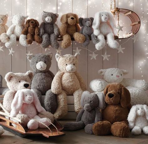 Teddy Bear (& other Stuffed Animals) Childrens Rooms, Books Beautiful, Restoration Hardware Baby, Small Stuffed Animals, Christmas Decorations For Kids, Teddy Bear Collection, Handmade Teddy Bears, Kids Interior, Bear Doll