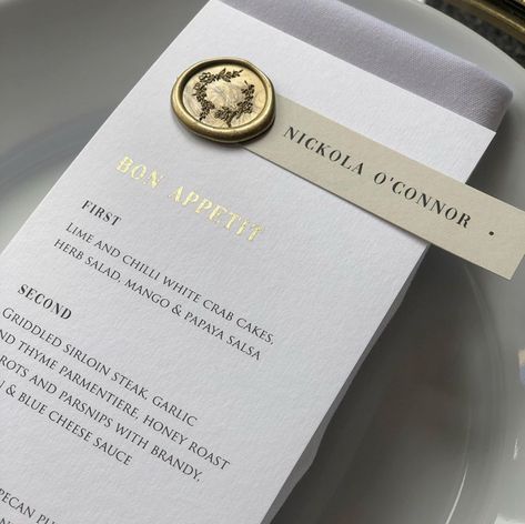 Wax Seal Ideas Wedding, Wedding Invite With Wax Seal, Menu Wax Seal, Wedding Menu Cards With Name, Wedding Menu With Wax Seal, Menu Card Design Wedding, Menu Design Ideas Wedding, Gold Menu Design, Luxury Menu Design