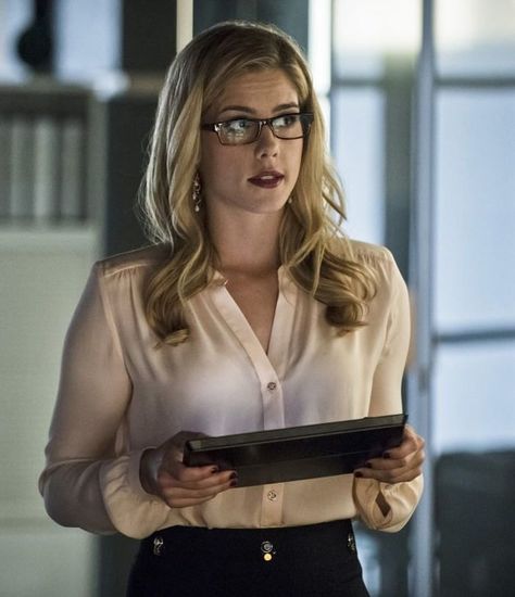 Felicity Smoak Outfits, Arrow Felicity, The Flash Grant Gustin, Dc Legends, Felicity Smoak, Cathedral Architecture, Emily Bett Rickards, Hooray For Hollywood, Oliver Queen