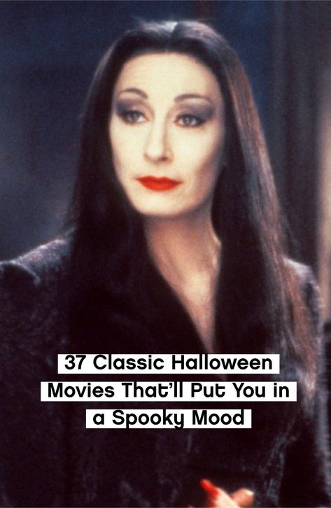 37 Classic Halloween Movies That Will Put You in a Spooky Mood 90s Horror Movies Costumes, Vintage Halloween Movies, Funny Halloween Movies, Old Halloween Movies, Classic Halloween Movies List, 80s Halloween Movies, Halloween Movie Quotes, Classic Halloween Characters, Halloween Movie Characters