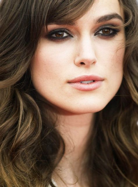 Keira Knightley makeup Keira Knightley Makeup, Trucco Smokey Eye, Brown Smokey Eye Makeup, Kiera Knightly, Wedding Makeup For Brunettes, Wedding Makeup For Brown Eyes, Keira Knightly, Brunette Makeup, Best Wedding Makeup