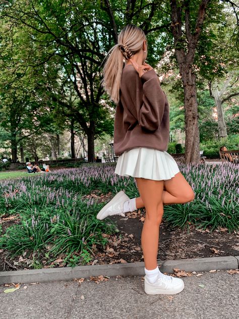 Sweater With Tennis Skirt, Mini Skirt And Tennis Shoes Outfits, White Tennis Skirt Outfit Fall, Sweatshirt With Pleated Skirt, Fall Pleated Tennis Skirt, Casual Tennis Pleated Mini Skirt, Fall School Tennis Skirt, Short, Sporty Skirt Outfits, Tennis Skirt And Crewneck Outfit