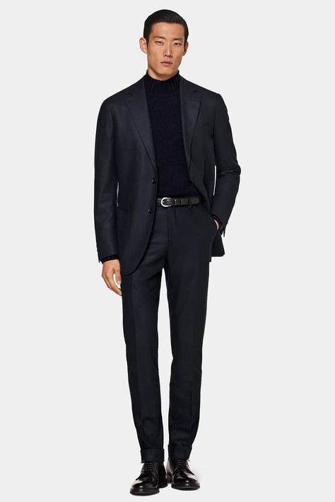 Black Suits With Turtle Neck Men, Black Leather Shoes Outfit, Black Outfit For Wedding, Elegant Outfits For Men, Outfit For Wedding Guest, Leather Shoes Outfit, Turtle Neck Outfit Men, Suit Turtleneck, Men's Black Suit