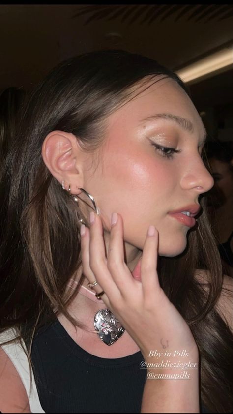 Maddie Ziegler 2024, Maddie Ziegler Makeup, Fendi Spring 2022, Spring 2022 Fashion, 2022 Fashion Show, Kenzie Ziegler, Maddie Ziegler, Ice And Spice, Twitter Photos