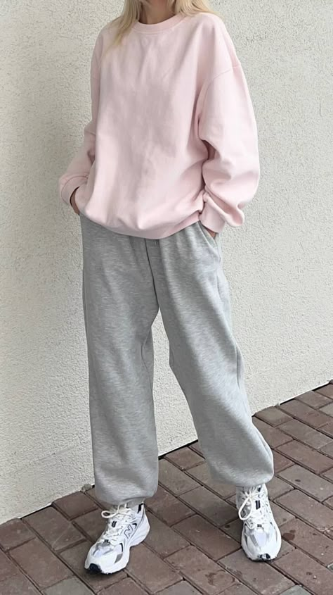 Monochromatic Sweats Outfit, Clean Outfits For Women, Hoodie Outline, Grey Sweatpants Outfit, Spring Outfits Japan, Hoodie And Sweatpants Outfit, Gray Sweatpants Outfit, Sweats Outfits, Rich Outfits