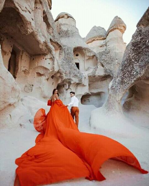 Cappadocia Turkey Photography Couple, Cappadocia Couple Photos, Cappadocia Couple Photography, Cappadocia Pre Wedding, Turkey Pre Wedding Shoot, Cappadocia Wedding Photography, Turkey Engagement Photos, Cappadocia Photo Ideas, Formality Dress