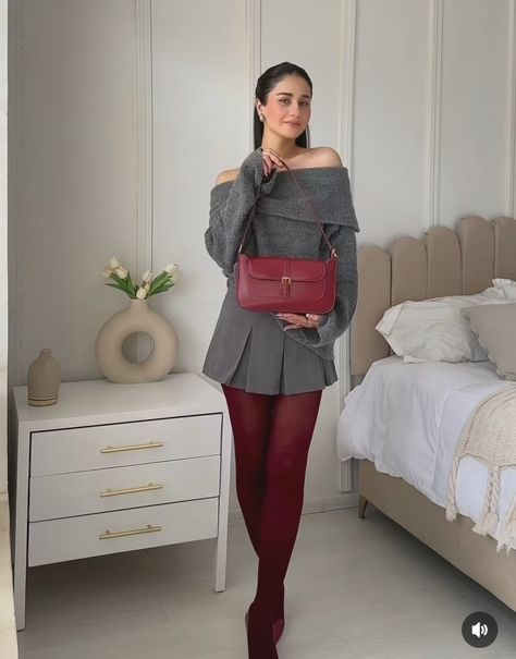 Realtor Fashion, Red Tights Outfit, Colour Tights, Kathy West, 20s Outfit, Coloured Tights, Pantyhose Outfit, Colored Tights Outfit, Outfit Botas