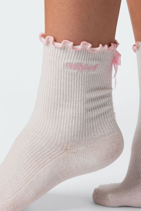 Perfect product🙌🏼❤️ Socks With Sneakers, Frill Socks, Daily Fits, Ruffle Socks, Frilly Socks, Ruffled Socks, Funky Socks, Modern Tattoos, Angel Aesthetic