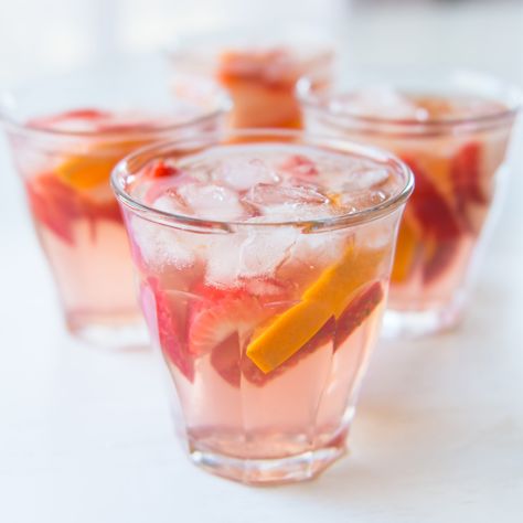 Elderflower Sangria, Elderflower Drink, Strawberry Drink Recipes, Mock Cocktails, Strawberry Sangria, Sangria Ingredients, Floral Drink, Blush Wine, Strawberry Drinks