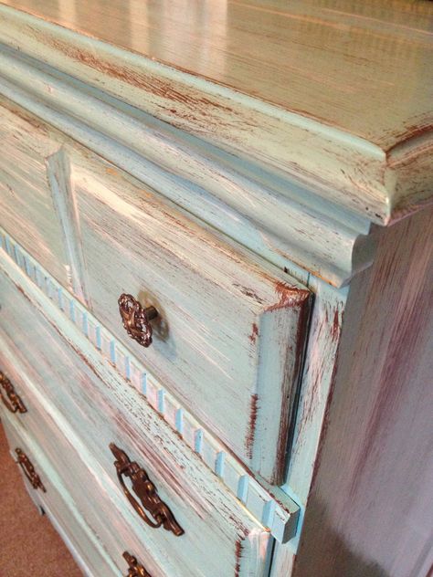 Distressing Old Furniture with Paint: DIY Tutorial – Trends with Benefits Antiquing Furniture Diy, Distressed Furniture Diy, Distressed Dresser, Distressed Wood Furniture, Distressed Furniture Painting, Painting Old Furniture, Painted Night Stands, Rustic Furniture Diy, Painting Antique Furniture