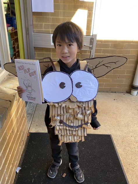 Fly Guy Costume Diy, Fly Guy Costume, Kids Book Character Costumes, Book Week Costumes, Cardboard Costume, Book Character Day, Children's Book Characters, World Book Day Costumes, Book Character Costumes