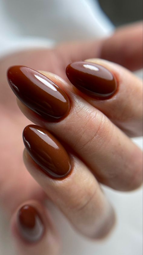 Simple Nail Inspo Almond, Pomegranate Poster, Nail Inspo Almond, Manicure Pictures, Gel Nail Ideas, Ombre Chrome Nails, Spring Nails Ideas, Oval Shaped Nails, Beachy Nails