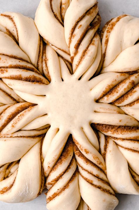 Buttermilk Cinnamon Bread, Star Cinnamon Bread, Chocolate Cinnamon Star Bread, Cinnamon Roll Star, Chocolate Star Bread, Christmas Star Bread, Cinnamon Star Bread, Star Bread Recipe, Blood Orange Curd