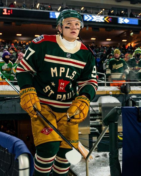 Hockey Players Funny, Kirill Kaprizov, Nhl Wallpaper, Goalie Pads, Minnesota Wild, Nhl Players, Sports Wallpapers, Maple Leafs, Brown Aesthetic