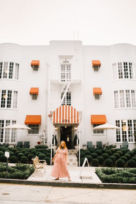 Palihotel Westwood: Experience this cute boutique hotel in Los Angeles, California. #losangeles #california #socal Hotel In Los Angeles, Hotels In California, Themed Hotels, Mid Century Hotel, Glamping California, Weekend Getaway California, Cool Hotels, Luxury Ranch, 2024 Art