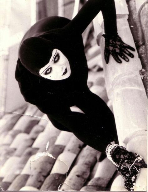 Musidora - "Les Vampires" 1915 Irma Vep, Fred Herzog, Karl Blossfeldt, German Expressionism, Silent Film Stars, I Love Cinema, Silent Movie, Arte Inspo, Roaring Twenties