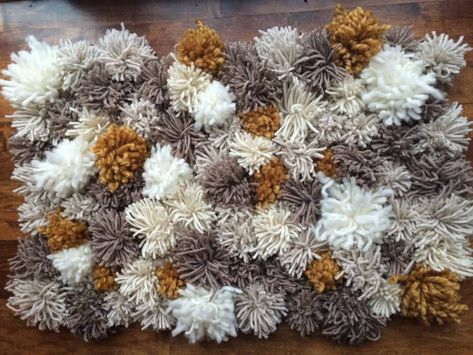 DIY Rag Rugs That are Super Fun to Make Homemade Rugs, Rug Diy, Rag Rug Tutorial, Crochet Rugs, Deep Carpet Cleaning, Pom Pom Rug, Rug Tutorial, Best Bedroom, Buying Carpet