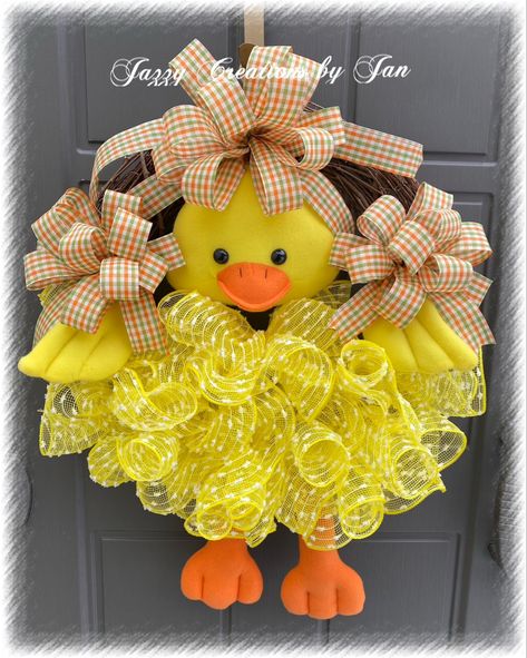 Fiberglass Crafts, Easter Reef, Pride Wreaths, Duck Wreath, Fan Wreath, Dog Wreaths, Fun Easter Decorations, Duck Party, Easter Swags