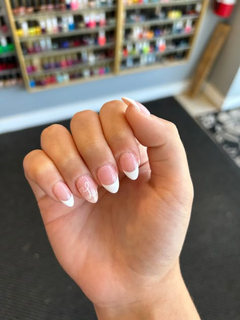 Nails With Bf Initials Almond, Almond Acrylic Nails With Initial, Almond Nails With J Initial, Nail Initial Ideas, Nails With Bf Initials Short, Almond Nails With Initials On Them, Mails With Initial, Nail Ideas With A Initial, Gel Nails With Initials