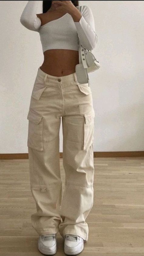 Outfit Ideas Cargo Pants, Pakaian Hipster, Baggy Outfit Ideas, Boyish Outfits, Cargo Outfit, Cargo Pants Outfit, Trendy Outfits For Teens, Cute Spring Outfits, Tomboy Outfits