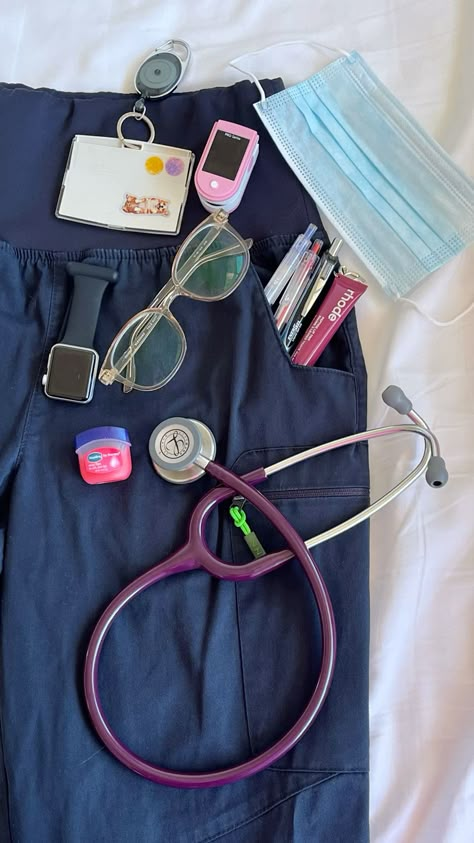 #nursing #nurse #nursingschool #aesthetic Vision Board Photos Nursing Student, Nurse Tech Aesthetic, Working Nurse Aesthetic, Neonatal Nurse Aesthetic Black, Nurse Career Aesthetic, Nursing Aesthetic Vision Board, Vision Board Pictures Nursing School, Clinical Rotation Essentials, Respiratory Aesthetic