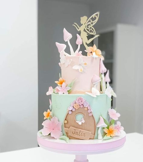 Fairy Garden Birthday Cake, Fairy Castle Cake, Baby Cake Design, Fairy Birthday Themes, Garden Birthday Cake, Fairy Theme Birthday Party, Fairy Garden Cake, Fairy Birthday Cake, 5th Birthday Cake